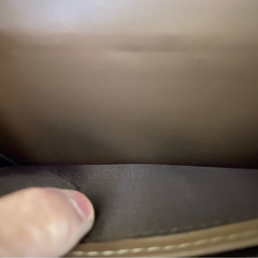 B.O.C. Leather wallet. Had tag inside and is signed - Picture 3 of 8